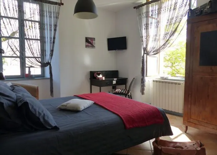 Du Domaine Fournie Гостевой дом 3*